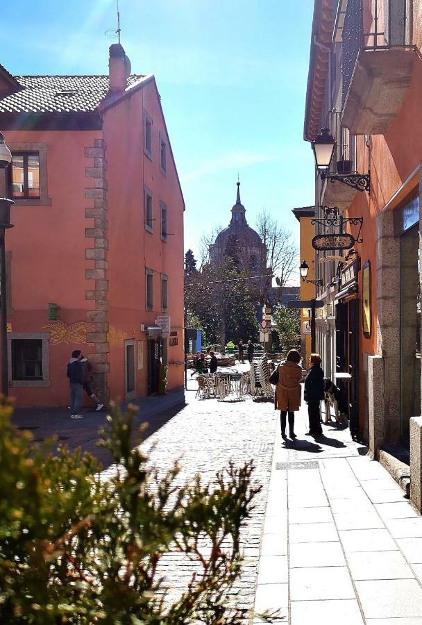 Ferienwohnung Apartamento En Centro Historico De San Lorenzo De El Escorial Exterior foto